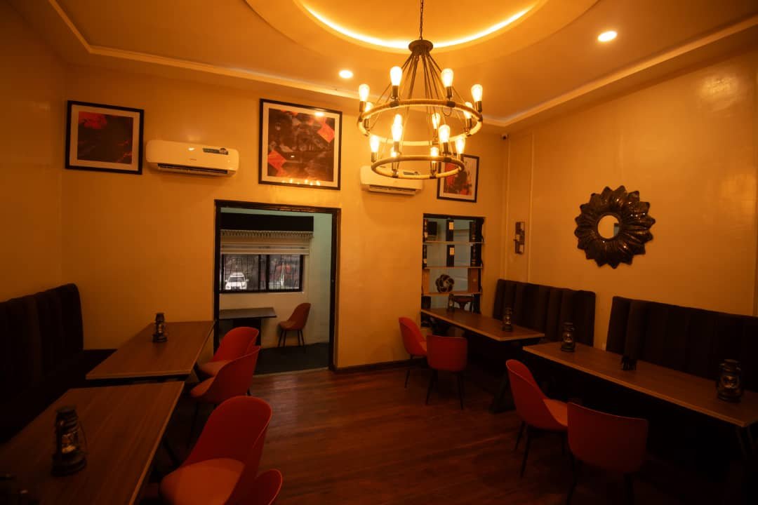 the-colonial-amber-lit-restaurant-and-bar