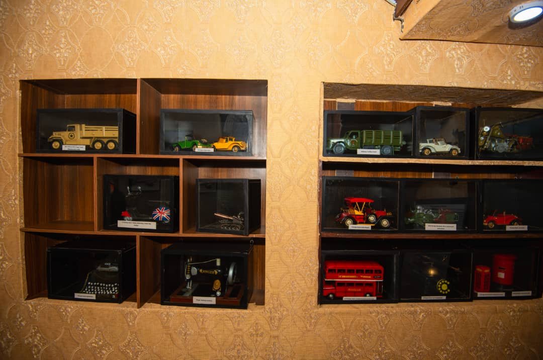 the-colonial-diecast-model-collection-wall