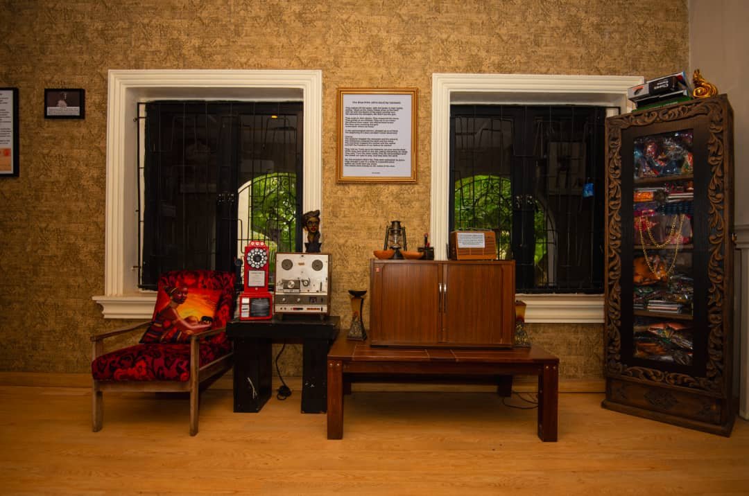 the-colonial-vintage-telephone-and-reel-to-reel-corner
