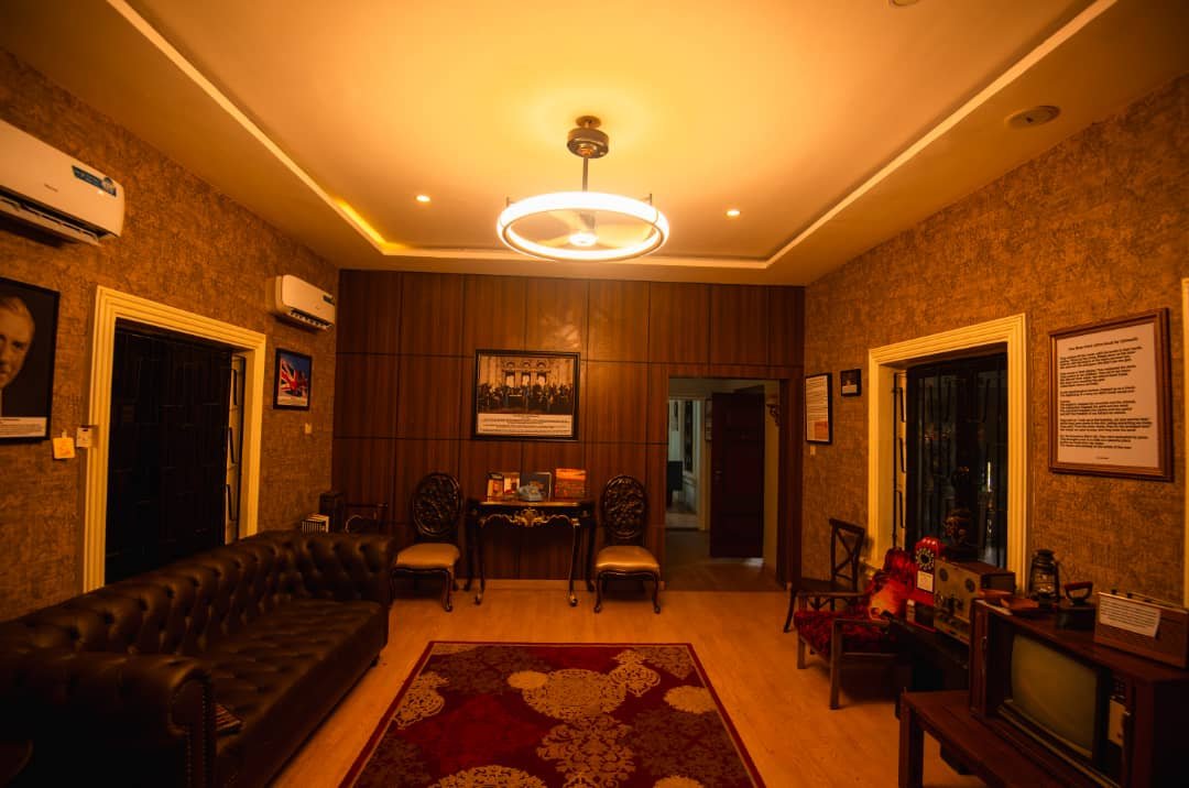 the-colonial-wood-panelled-lounge-chesterfield